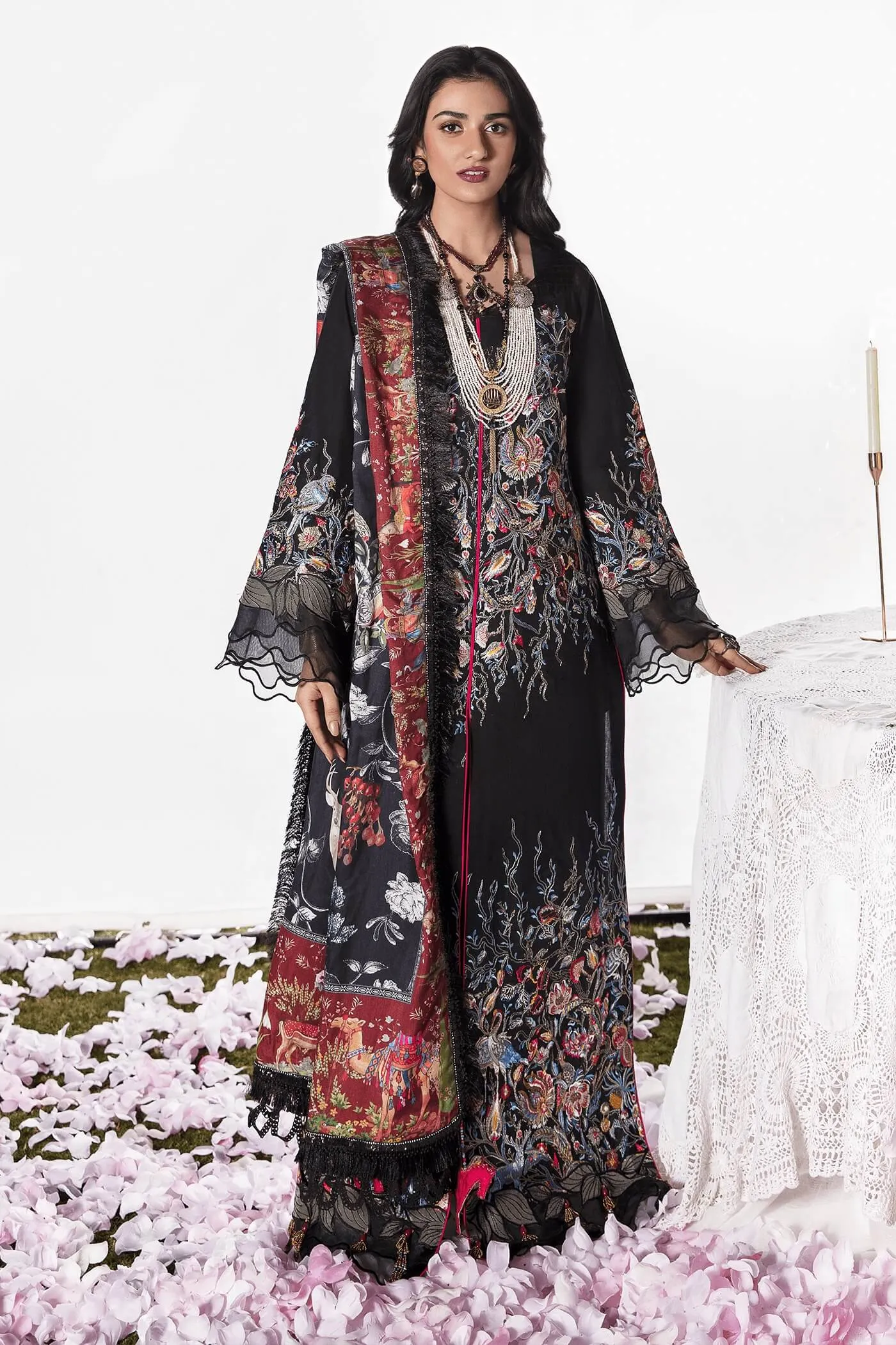 ENCHANTED NILOFER - Image 3
