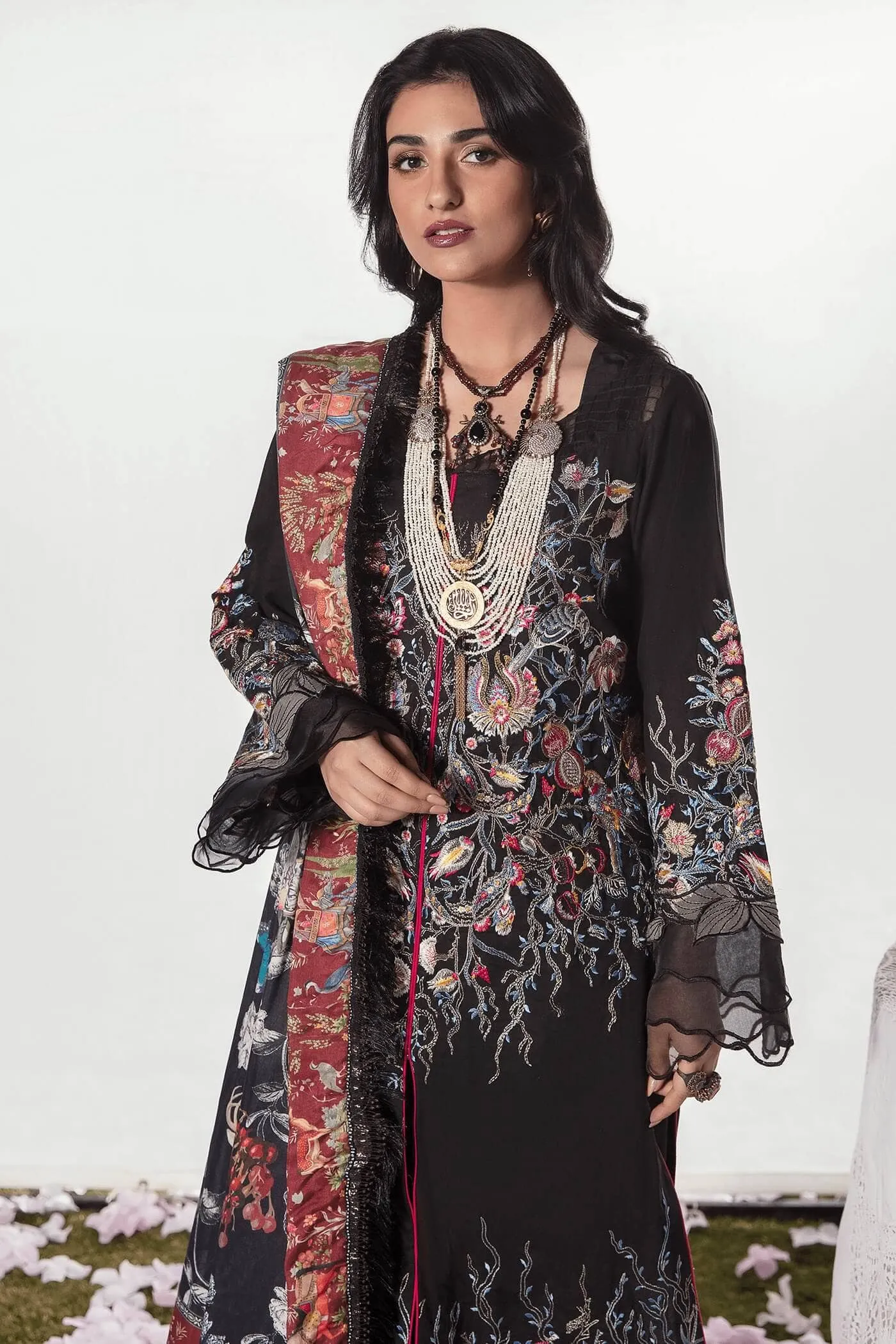 ENCHANTED NILOFER - Image 5