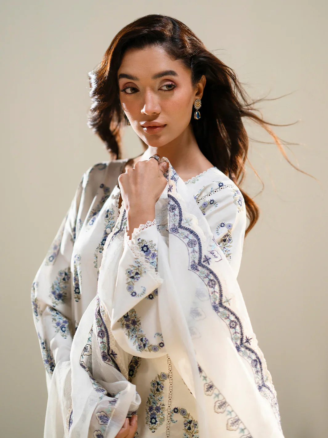 FAIZA FAISAL FNF PRINTS IVORY PETALS - Image 3