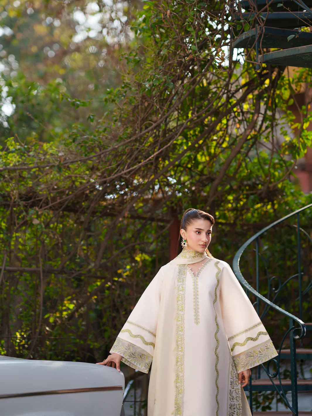 FIONA BY MAHNUR LAWN F-03 - Image 5