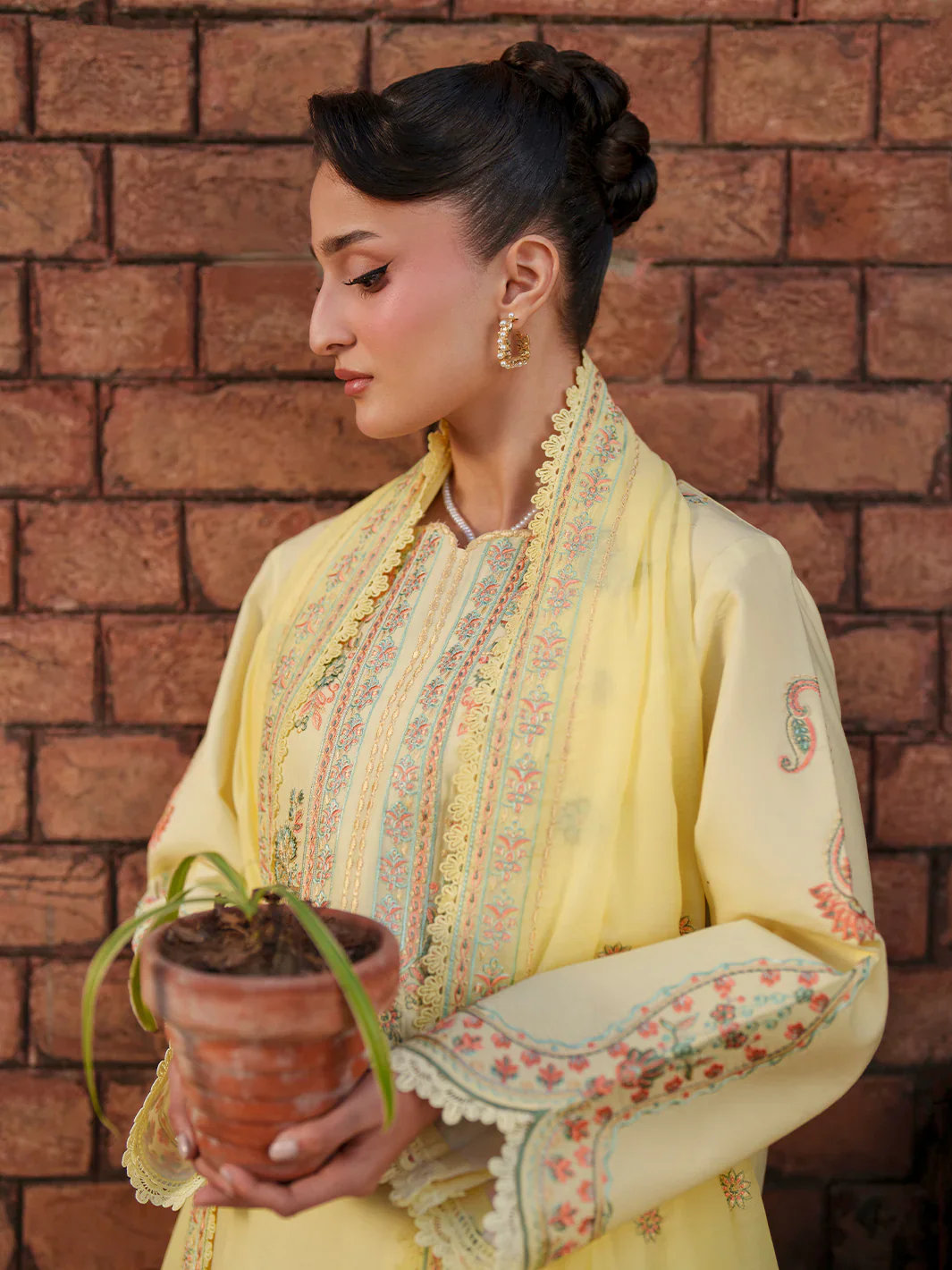 FIONA BY MAHNUR LAWN  F-05 - Image 10