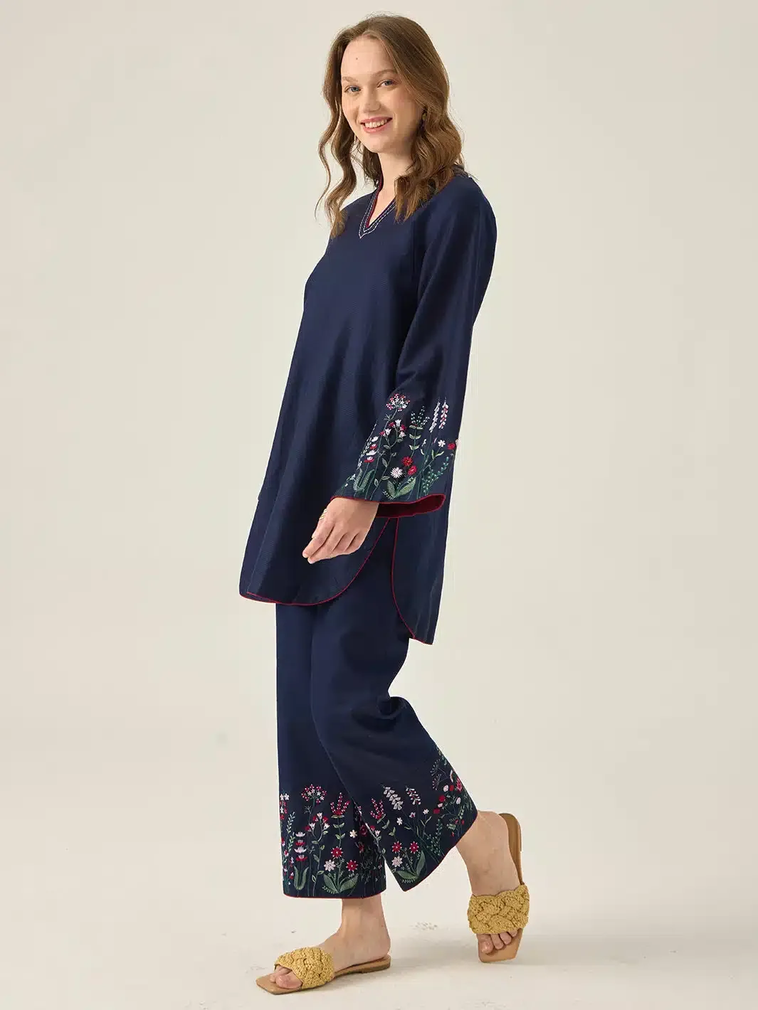 KIARA SEREL - Image 4