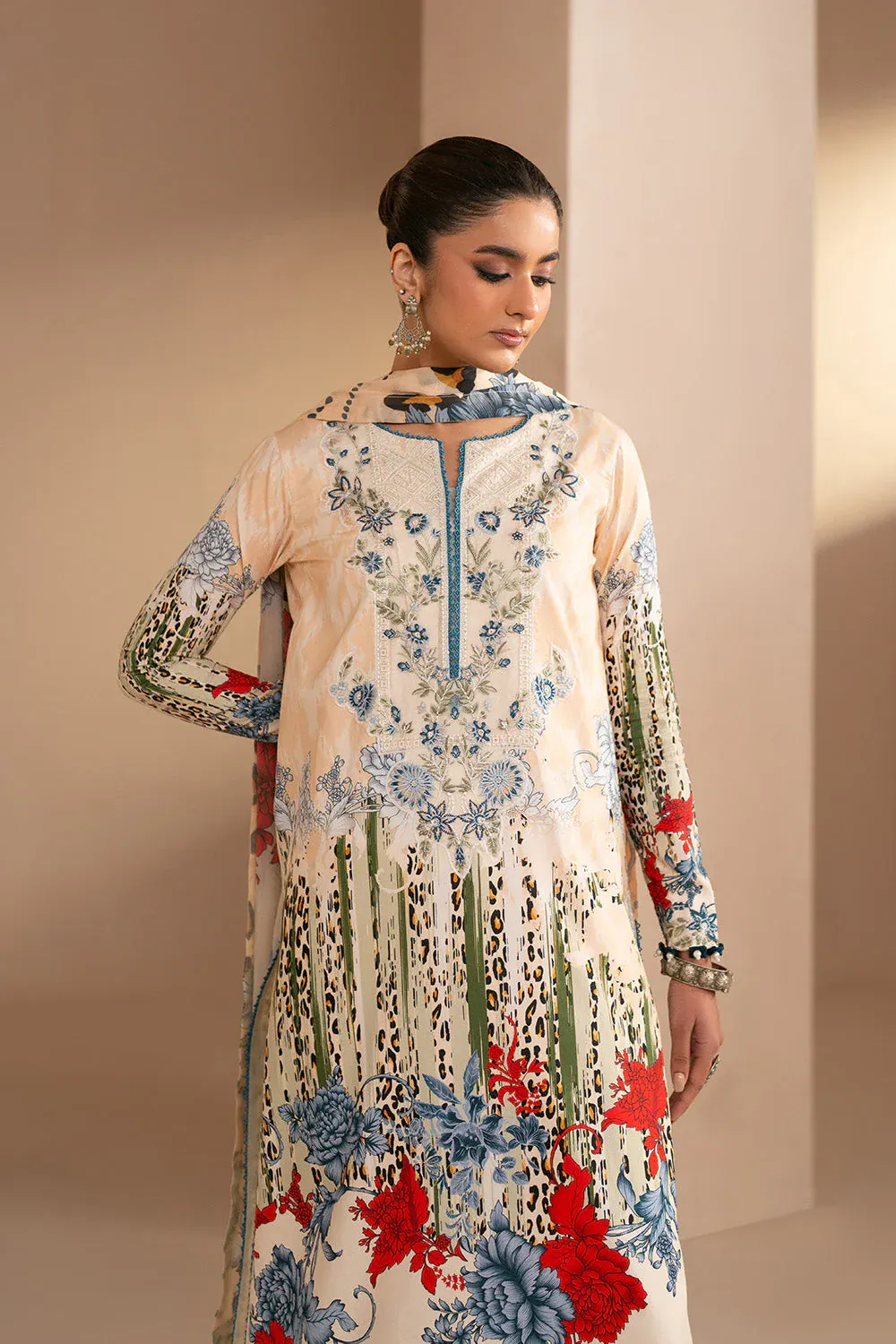 MARYUM N MARIA EMBROIDERED PRINT LAWN VINITA - Image 4