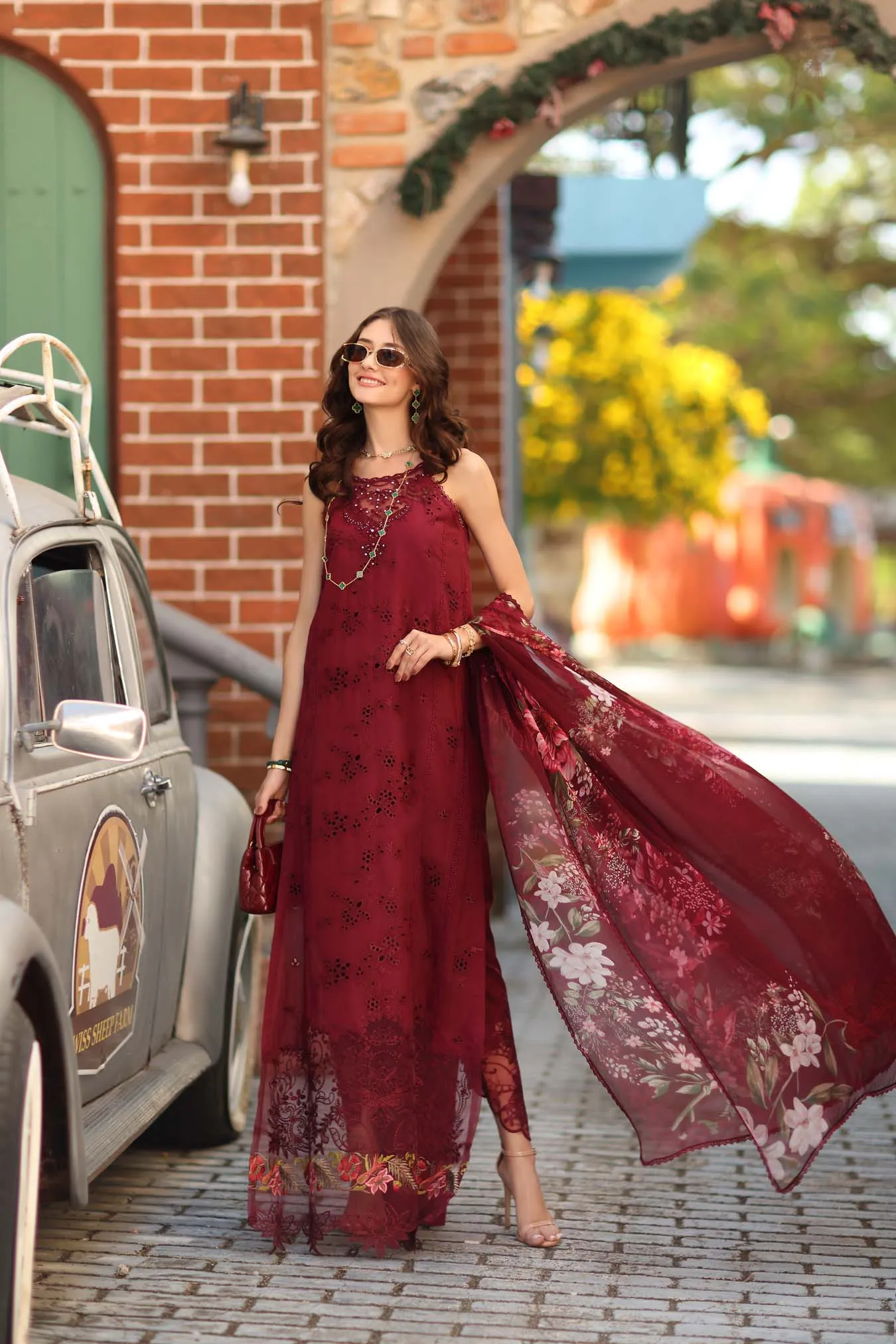 NOOR BY SAADIA ASAD D8-A