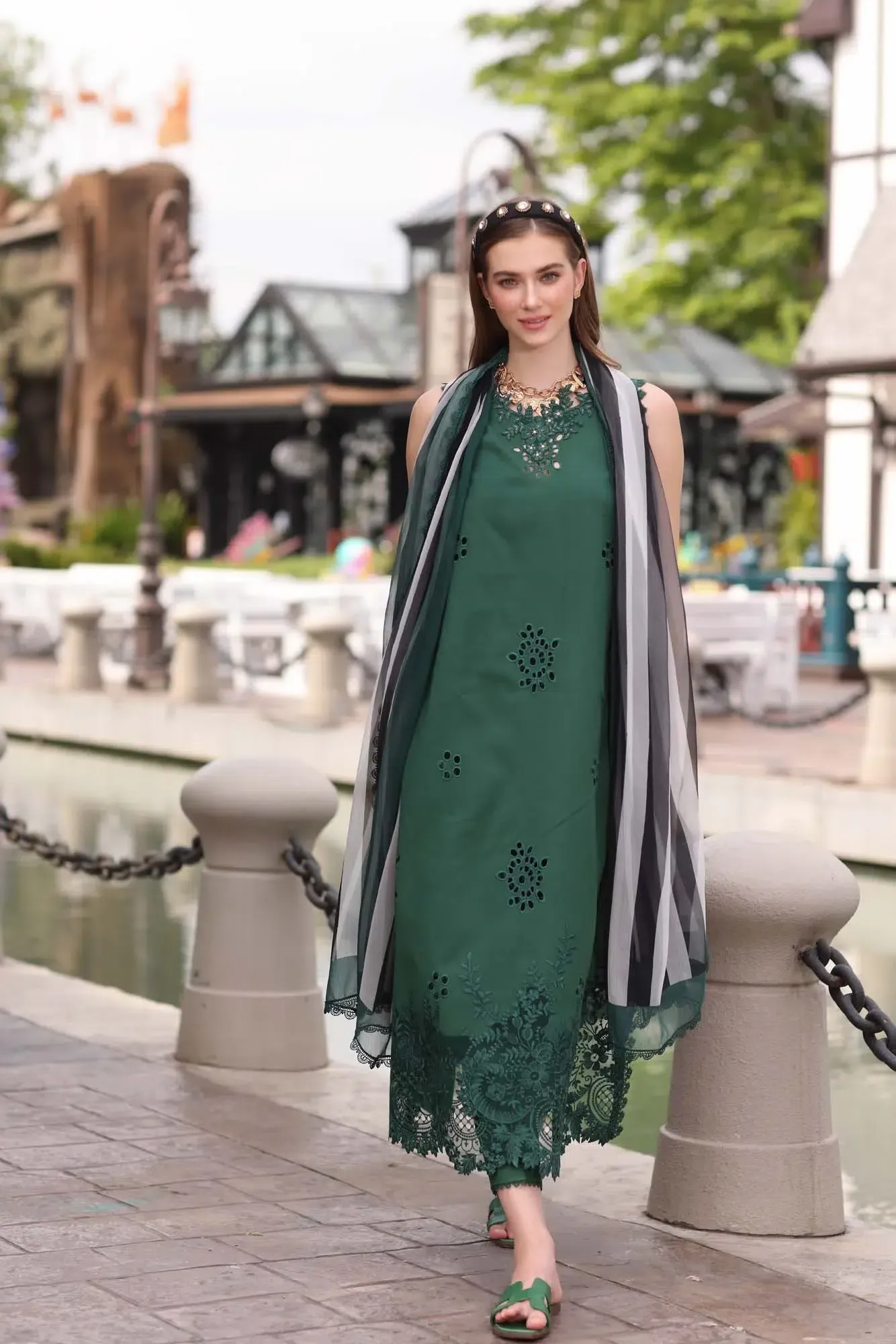 NOOR EID LUXE CHIKANKARI D-12 - Image 5