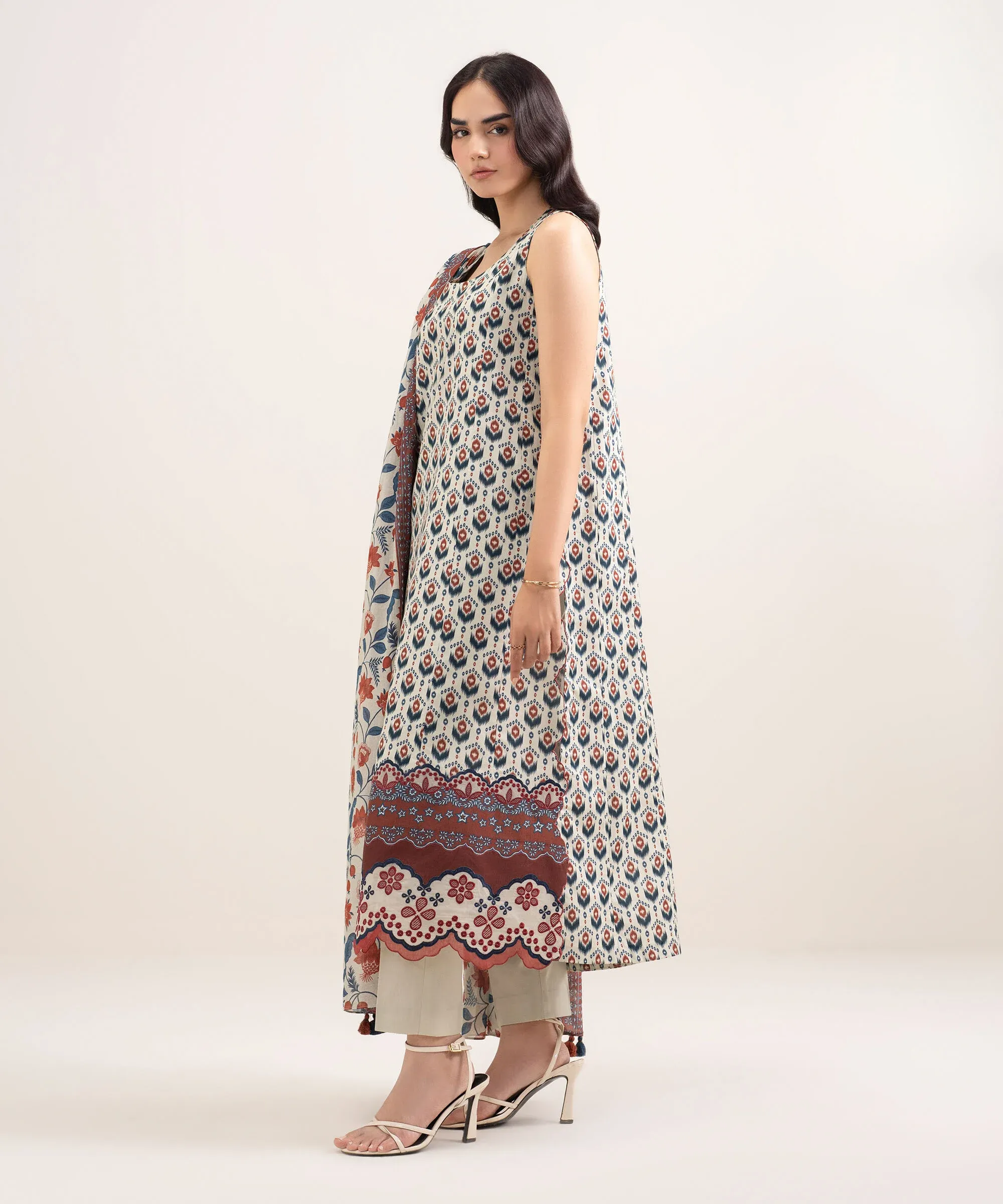SAPPHIRE PRINTED LAWN U2DE-DYS26V3-50 2PC - Image 4