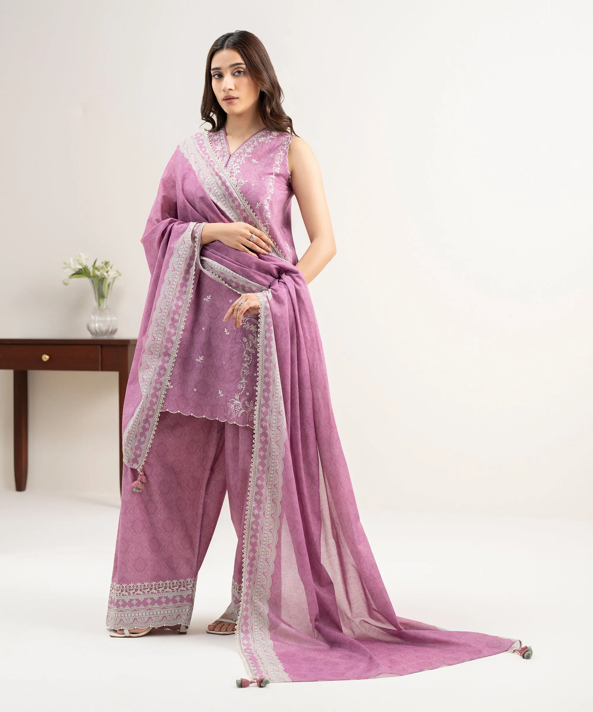 SAPPHIRE PRINTED LAWN U3PE-SGS26V2-7 3PC - Image 4